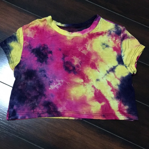 ROMWE Tops - Cropped tie-dyed shirt